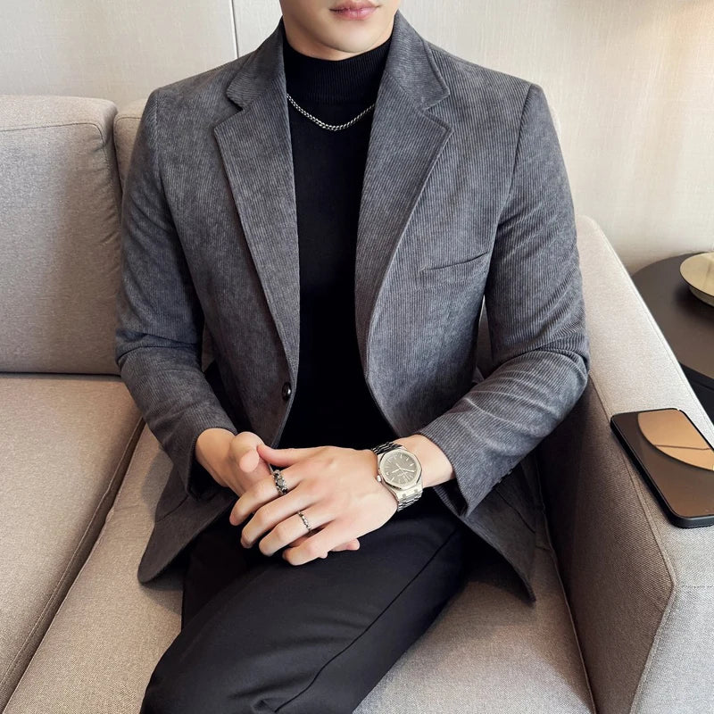 Corduroy suits are high-end, fashionable, cool and versatile. They are suitable for casual banquets, shopping, traveling, autumn